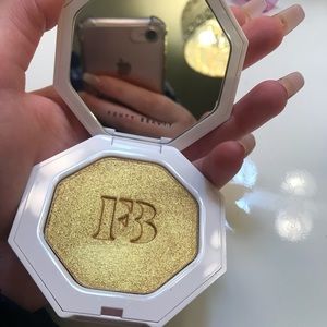Fenty Beauty Trophy Wife